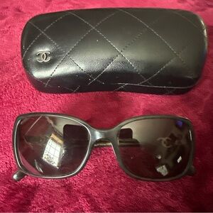 CHANEL brown sunglasses with CC logo & Chanel case. Good Condition